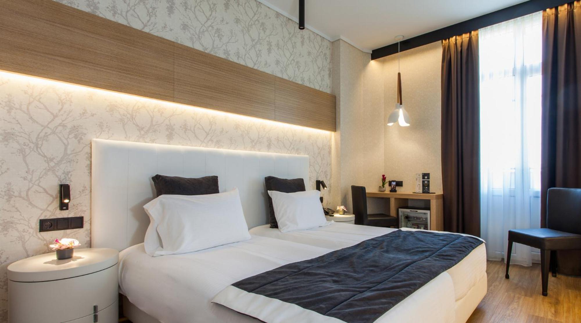 Zweibettzimmer mit Balkon